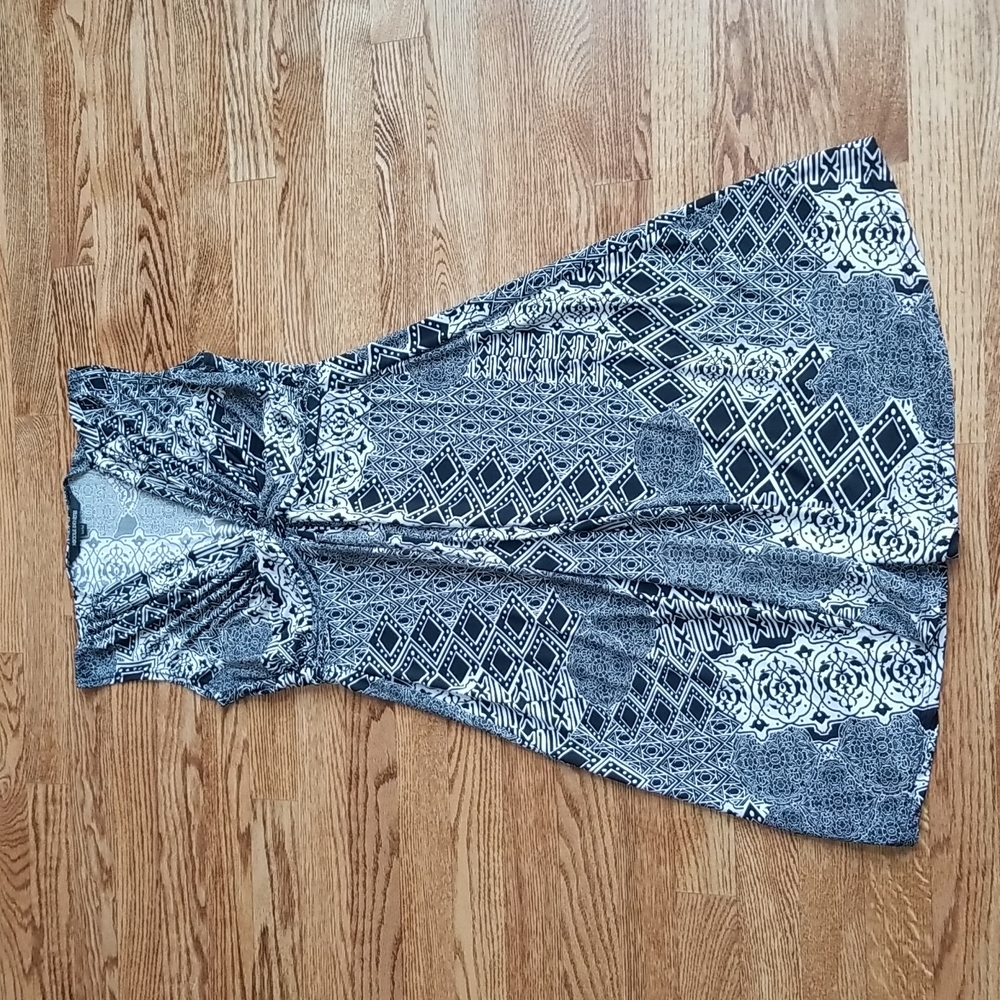 (M) Nicole Benisti Geometric Print Fit & Flare V Neck Dress Sooo Soft